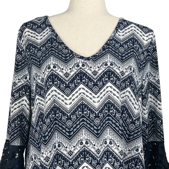 STEM & VINE CHEVRON GEO PRINT 3/4 BELL SLEEVES V-NECK BLOUSE MULTI‎ LARGE EUC - Picture 2 of 14